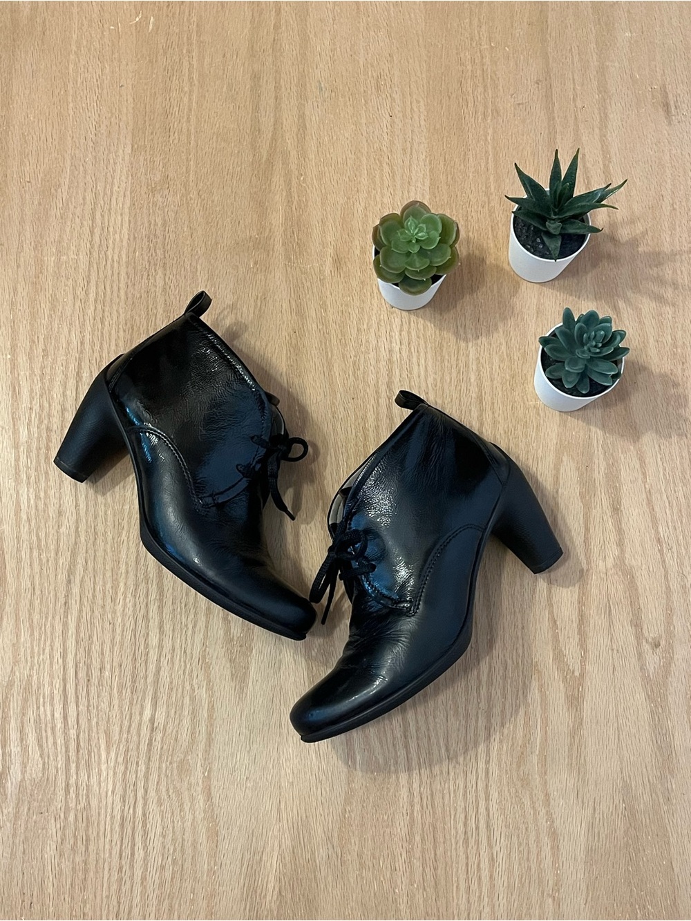 ECCO Black Patent Leather Lace Up Ankle Booties with a Block Heel